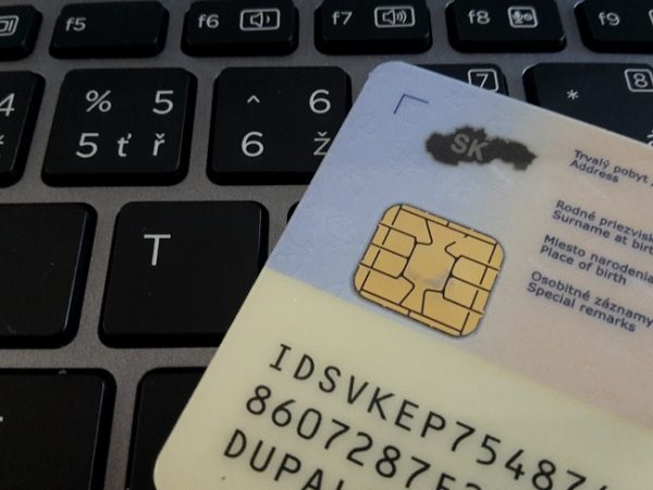Povinná elektronická komunikácia so štátom sa o necelý mesiac dotkne už aj poľovníkov a cirkví